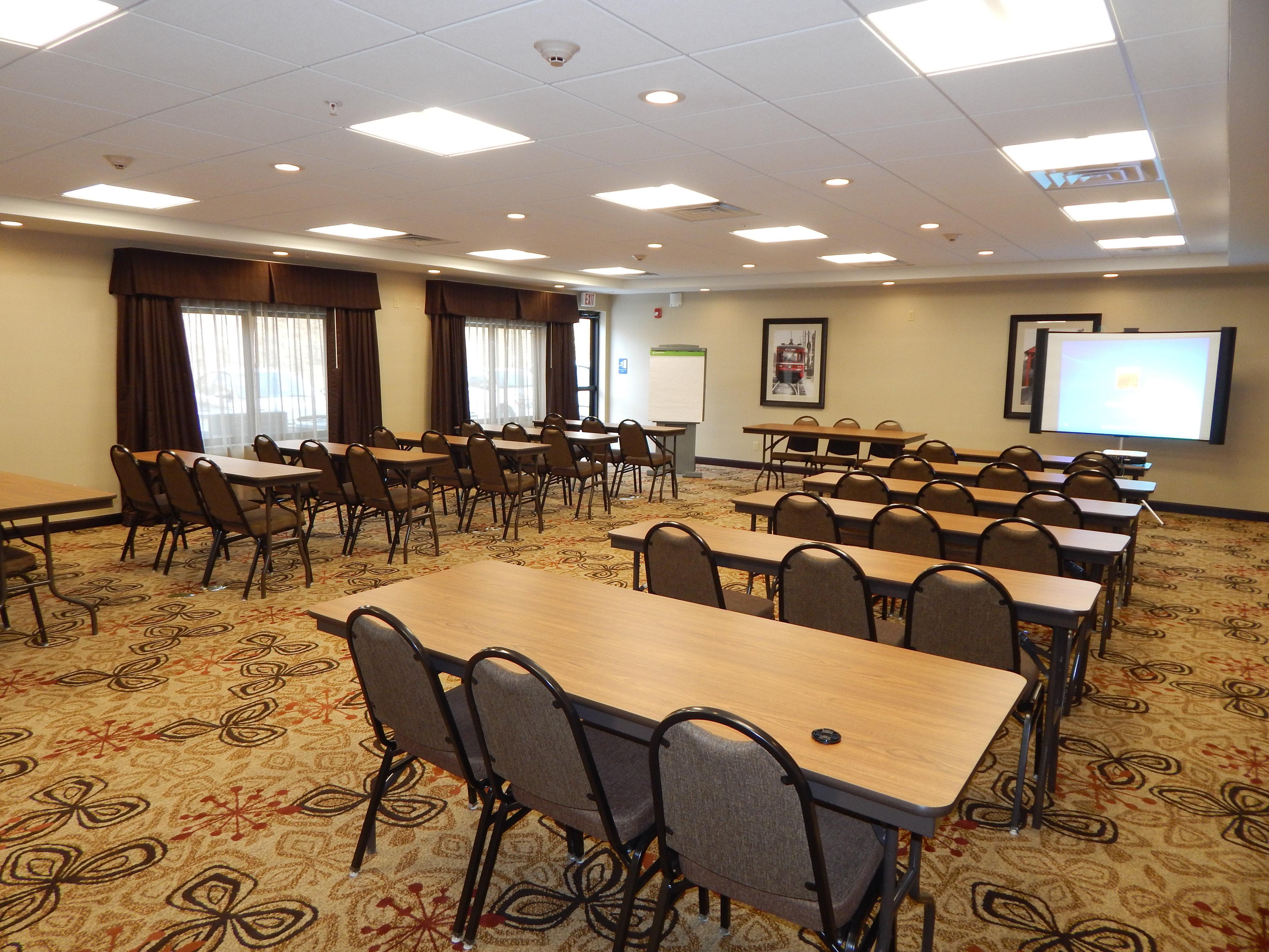 Holiday Inn Express & Suites Washington - Meadow Lands By Ihg Εξωτερικό φωτογραφία